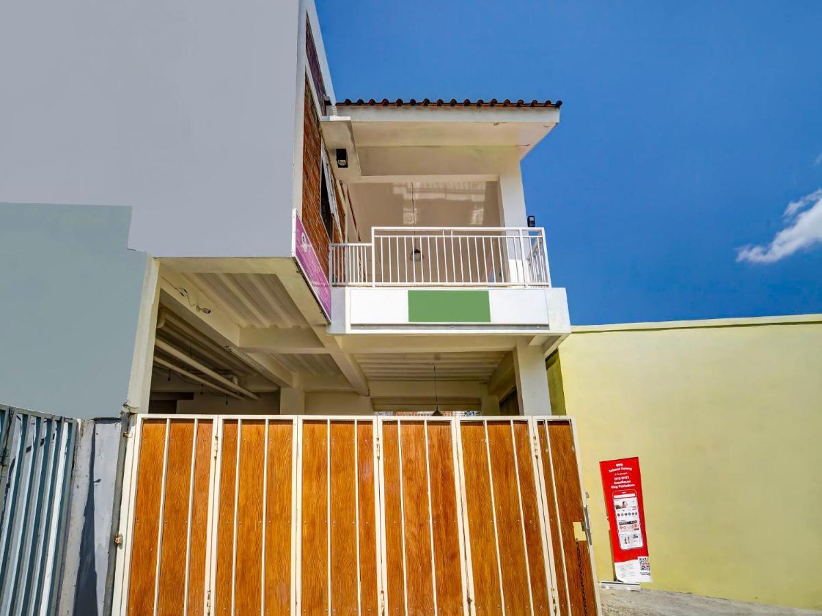 Super Oyo 91173 Guesthouse King Puntodewo Pakualaman Exteriör bild