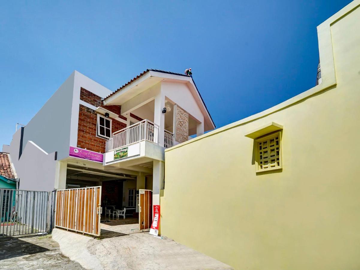 Super Oyo 91173 Guesthouse King Puntodewo Pakualaman Exteriör bild